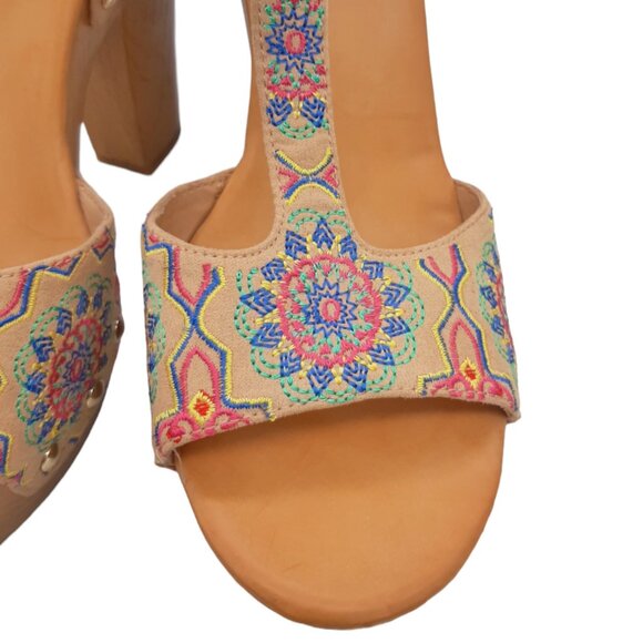 Gianni Bini Embroidered Mandala Faux Wood Clog Platform Sandals SZ 8.5 - Picture 6 of 16
